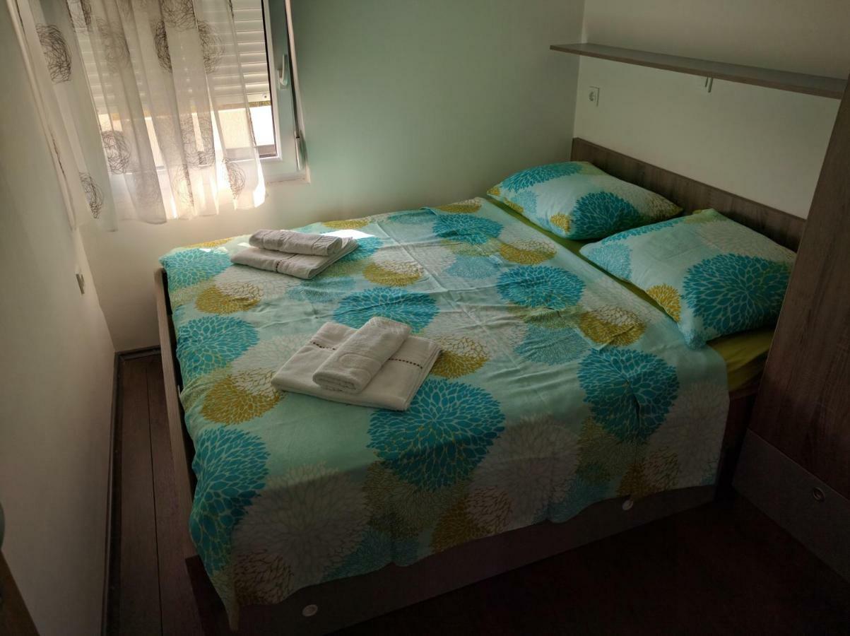 Apartmani Deak ヴィル エクステリア 写真